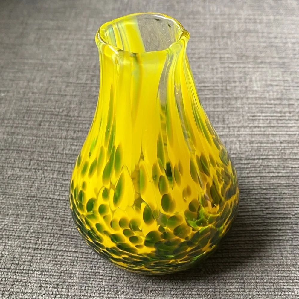Vintage Yellow and Green Art Glass Vase - Picture 2 of 8